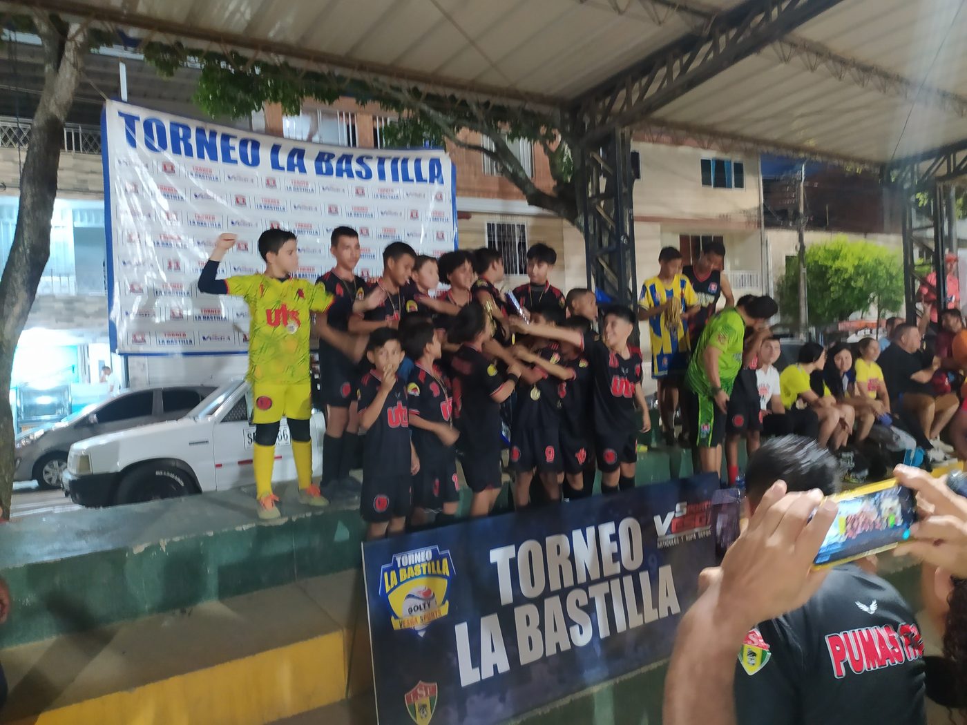 Pumas FC celebrando el título del Torneo La Bastilla
